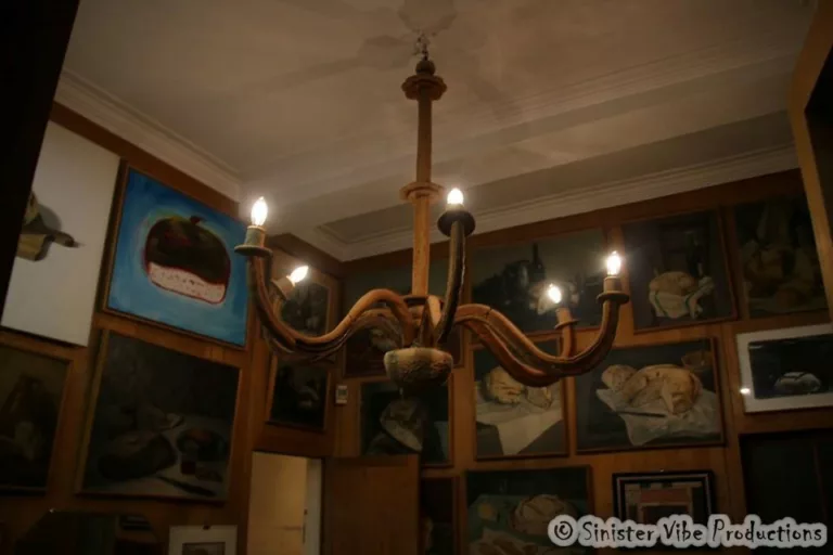 Photo of Dough chandelier that was utilized in the display was made by Lionel Poilâne