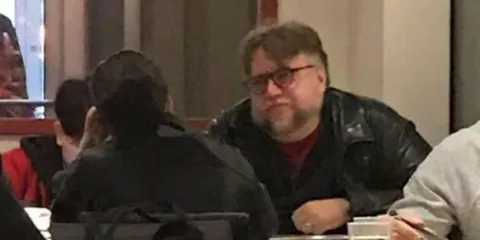 Photo of Guillermo Del Toro eating lunch