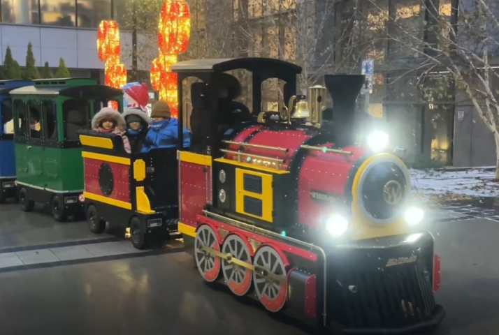 photo of Xmas train full of children